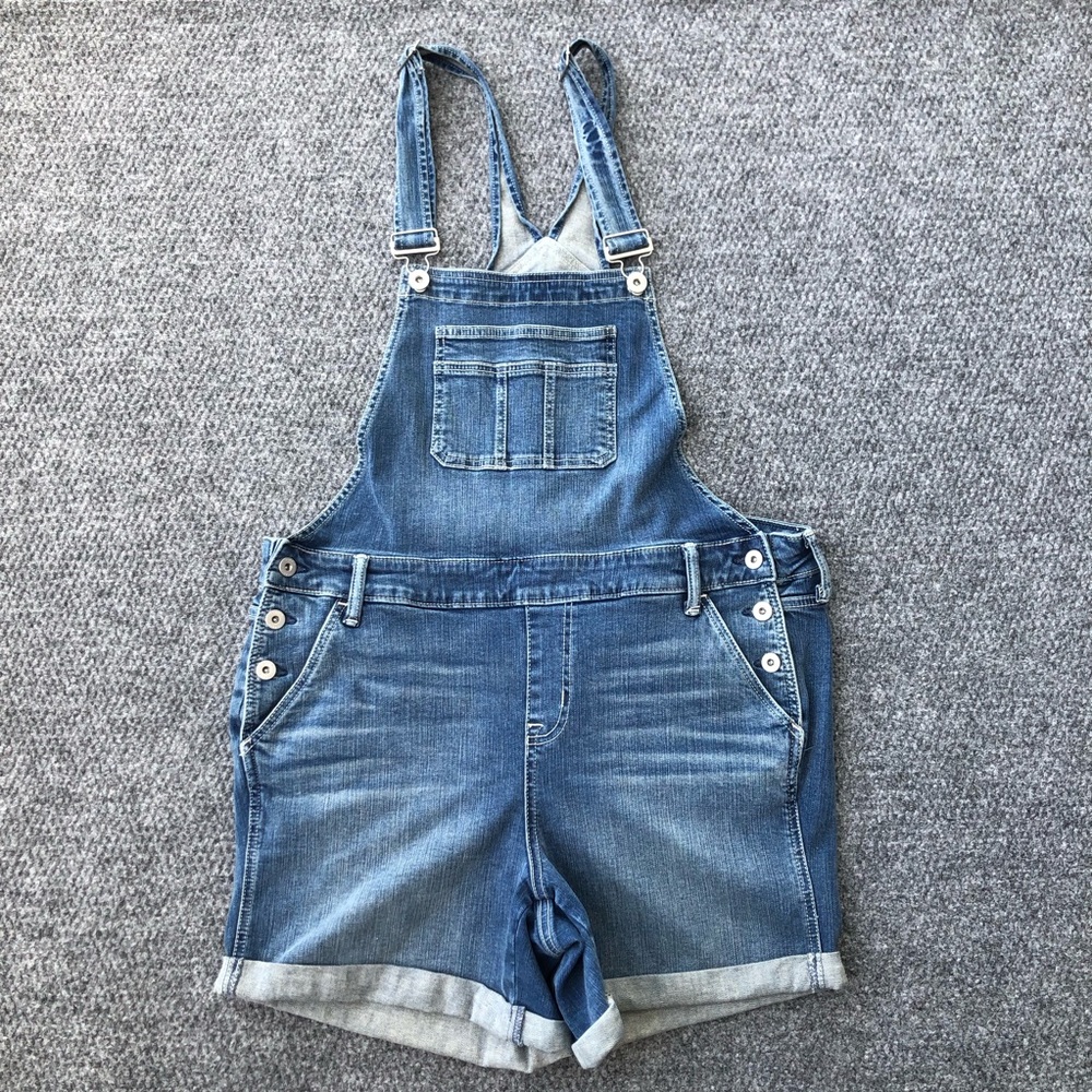 Torrid 4/5 inch shortalls size 16
